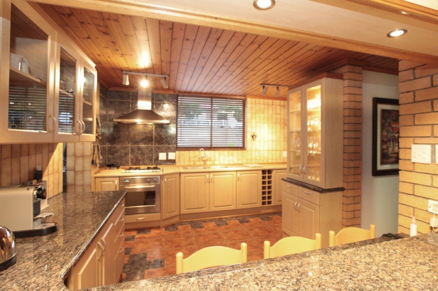 To Let 5 Bedroom Property for Rent in Welgemoed Western Cape